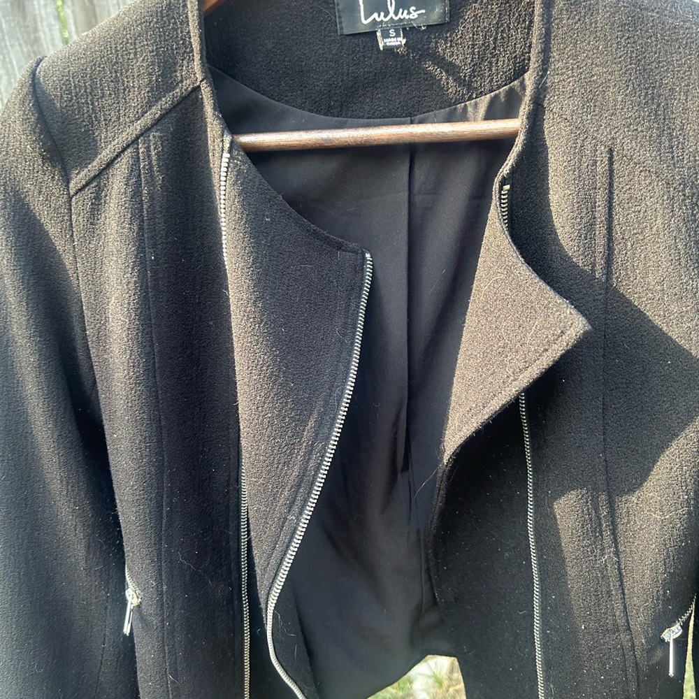Lulu's Elegant Black Blazer - Picture 2 of 5